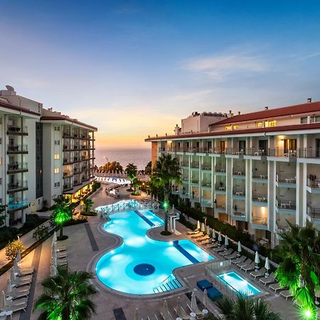 Ramada Hotel & Suites By Wyndham Kusadasi Exterior foto