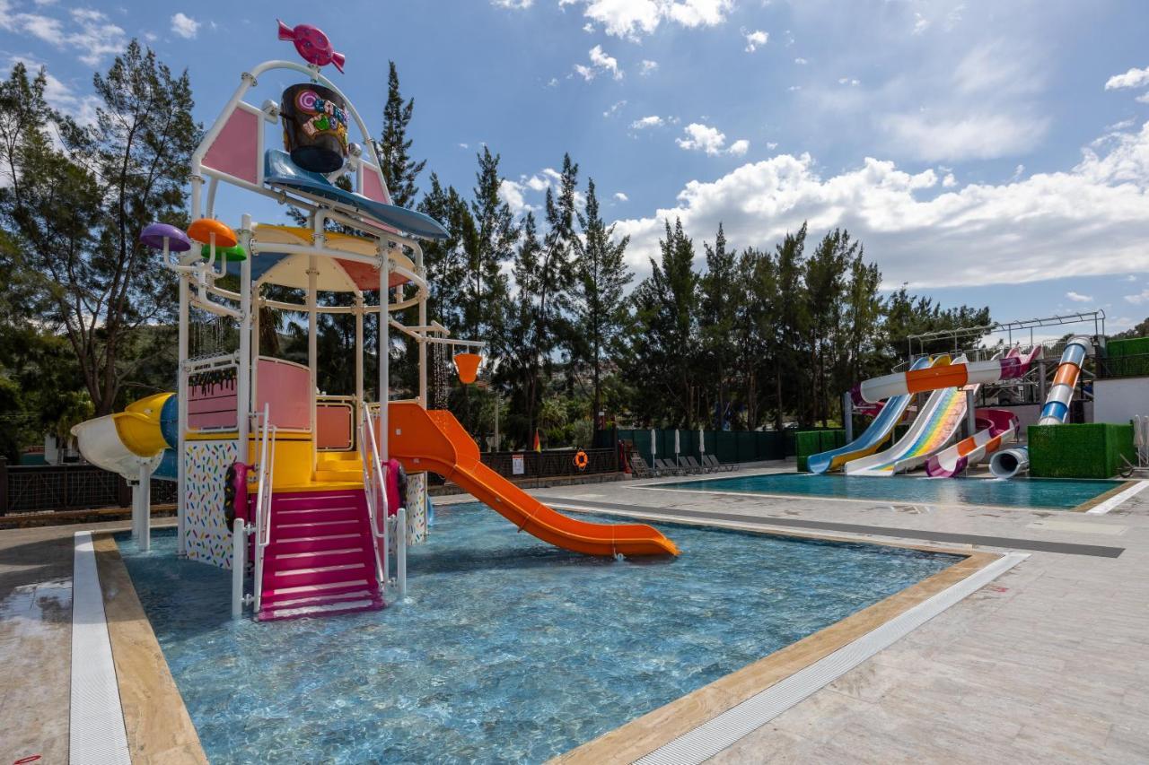 Ramada Hotel & Suites By Wyndham Kusadasi Exterior foto