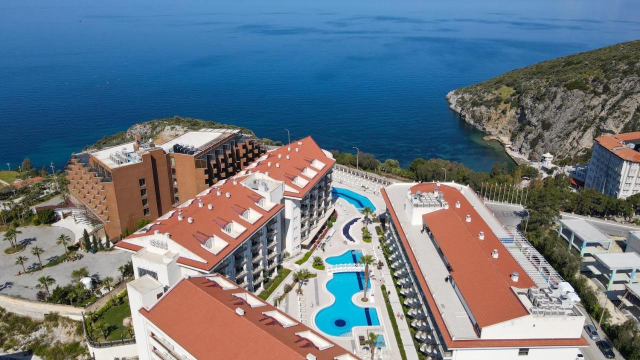Ramada Hotel & Suites By Wyndham Kusadasi Exterior foto