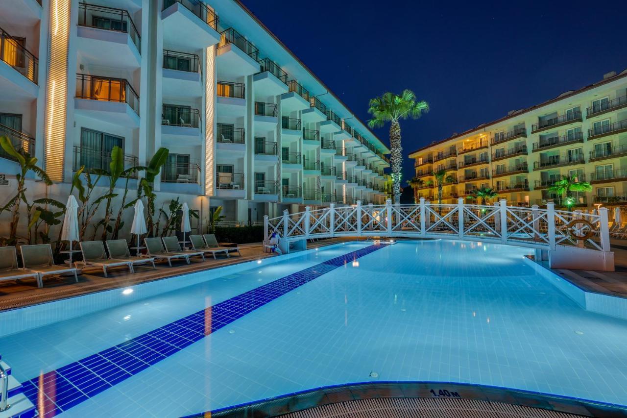Ramada Hotel & Suites By Wyndham Kusadasi Exterior foto