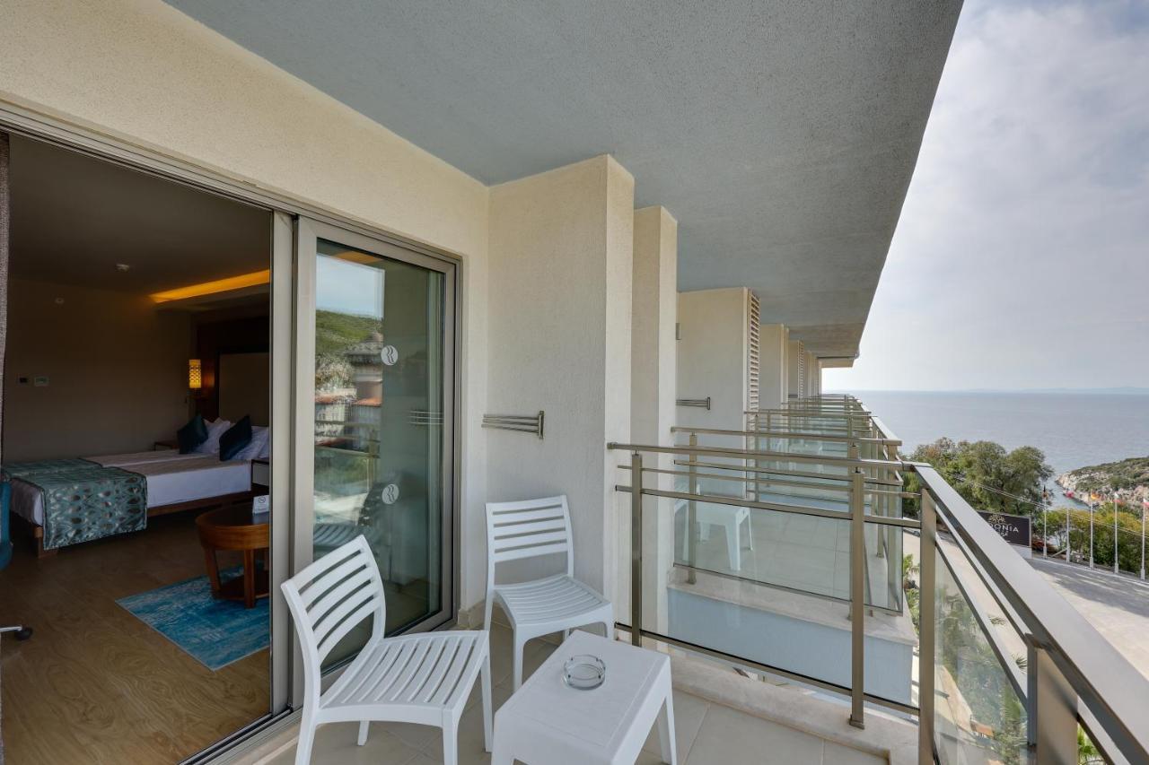 Ramada Hotel & Suites By Wyndham Kusadasi Exterior foto