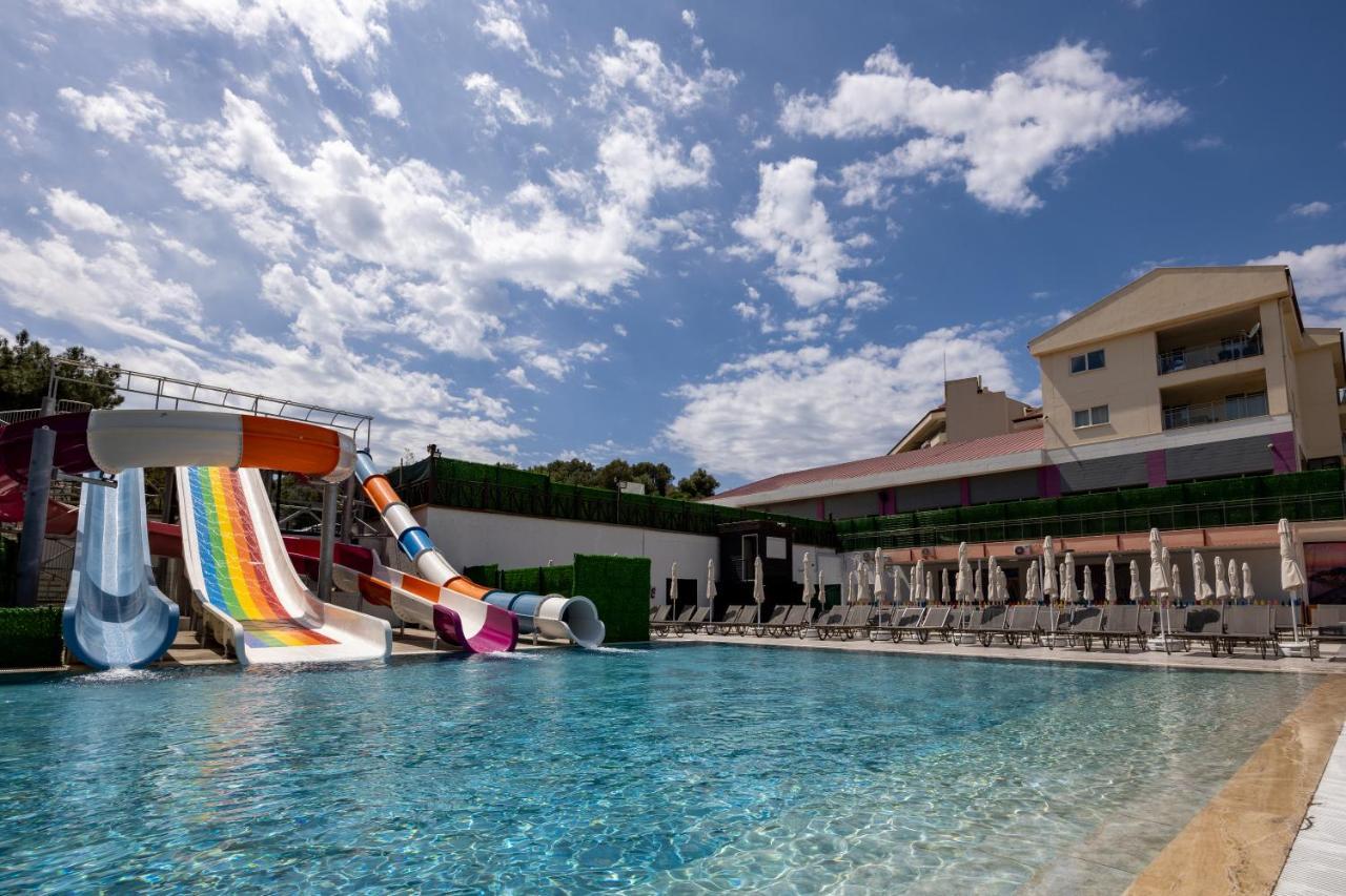 Ramada Hotel & Suites By Wyndham Kusadasi Exterior foto