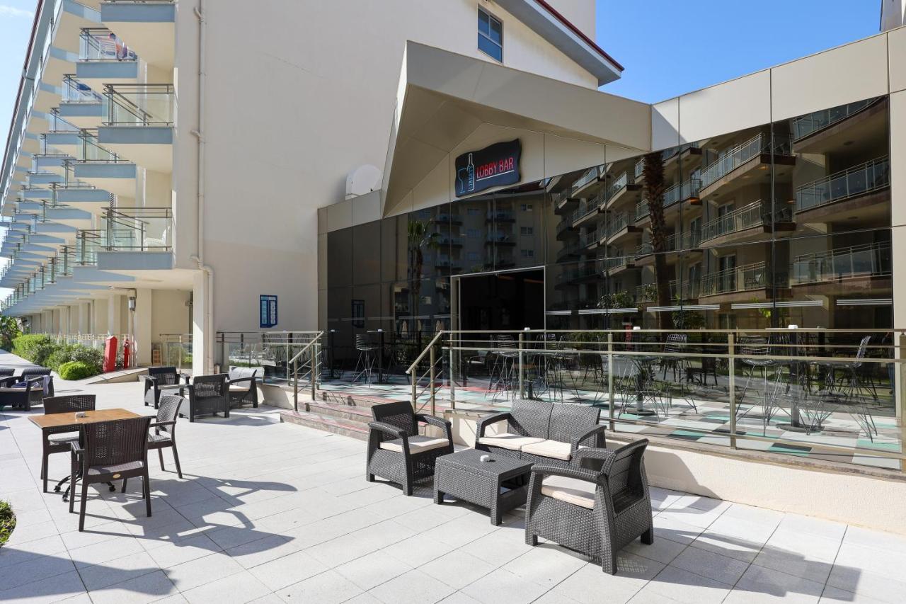 Ramada Hotel & Suites By Wyndham Kusadasi Exterior foto