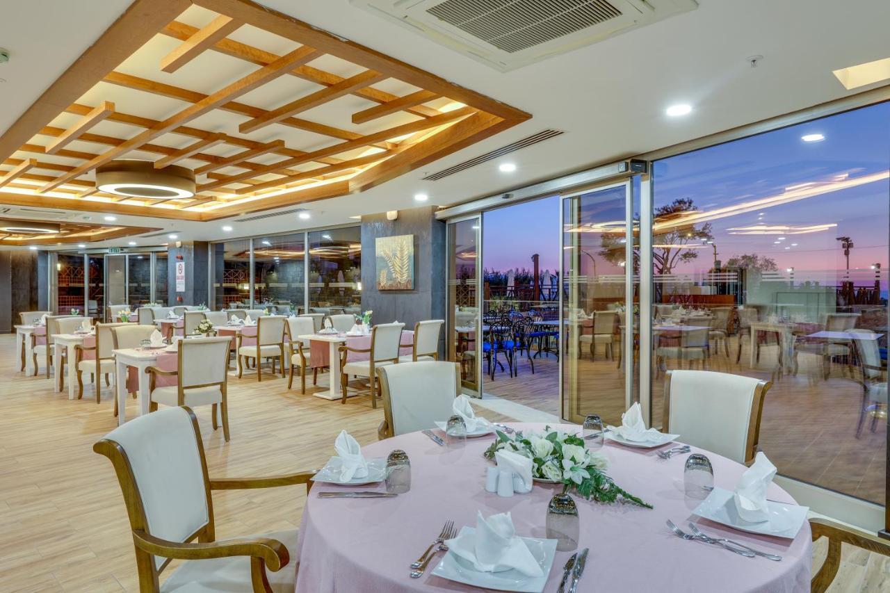 Ramada Hotel & Suites By Wyndham Kusadasi Exterior foto